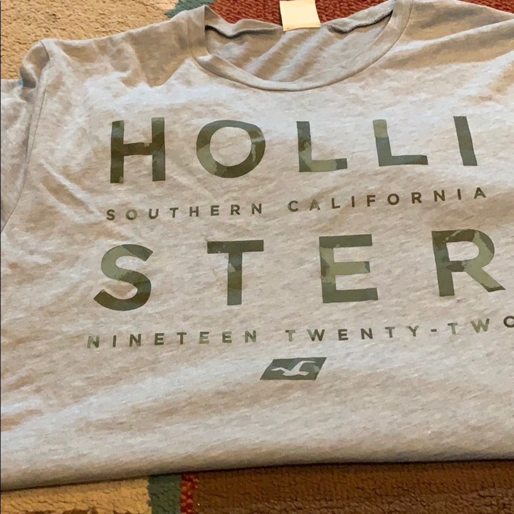 Gray Hollister XL soft T-shirt with camo writing